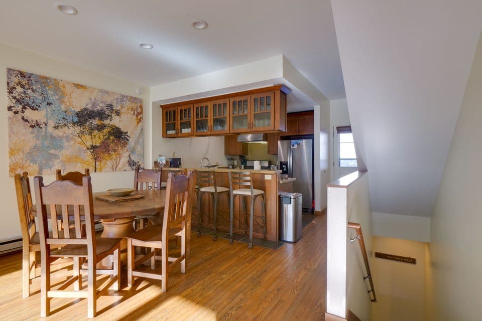 Floor, Flooring, Building, Dining Room, Dining Table