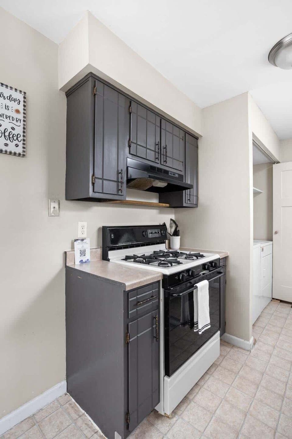 Our kitchen features new stainless steel appliances, fully stocked for the chefs of your group :)