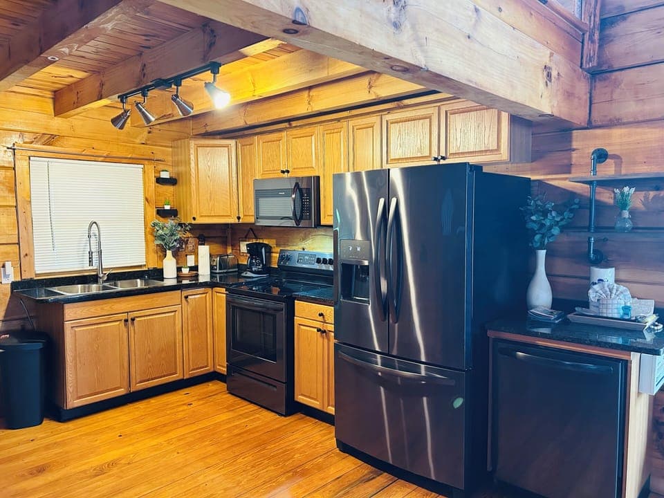 Full kitchen, unleash your inner chef's talent here!
