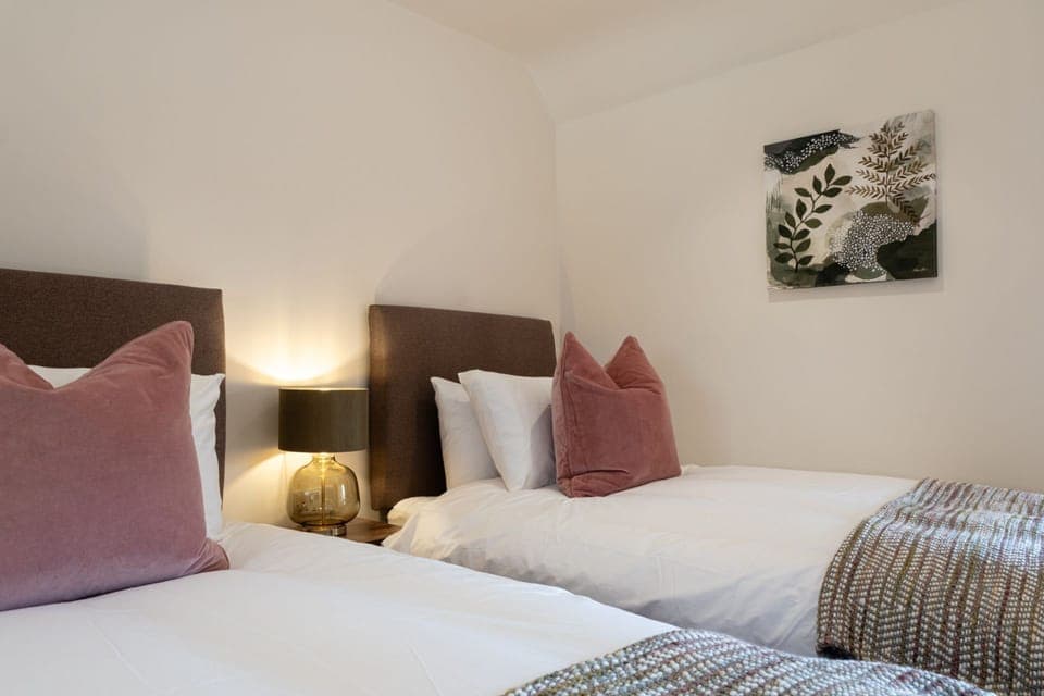 The Puzzle House Bedroom 2 - StayCotswold