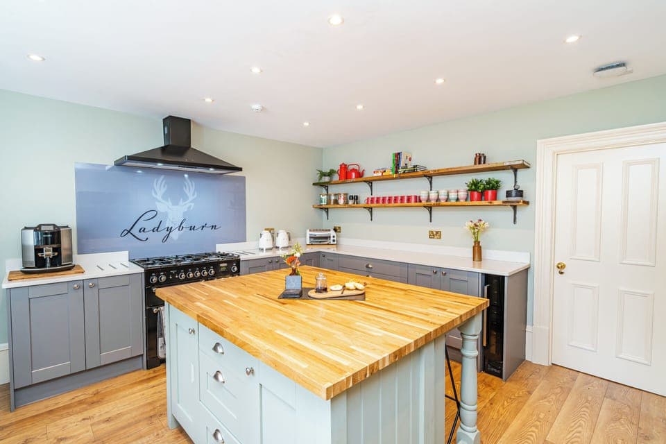 Full Kitchen - Everything to Cook Gourmet Meal 