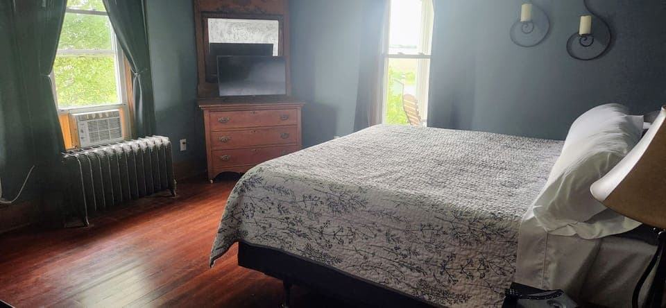 Main Floor Bedroom with King Bed
