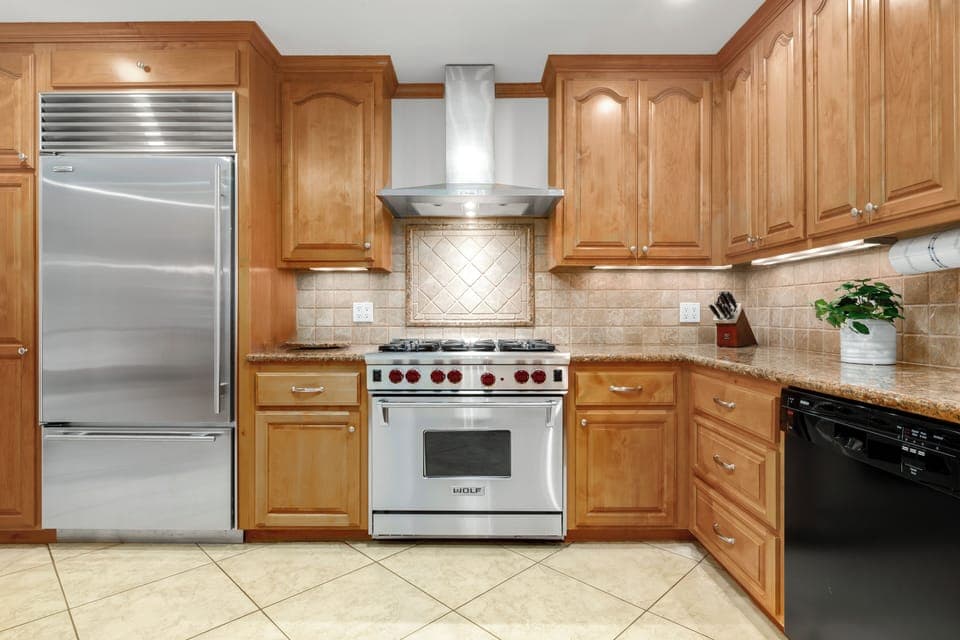 A fully equipped kitchen w/ instant pot, blender, and premium spices.