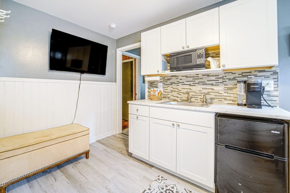 Kitchenette | Cooking Basics | Hot Plate | Single-Story Apartment