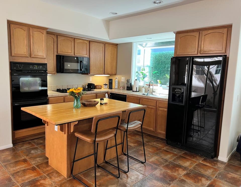 Full kitchen