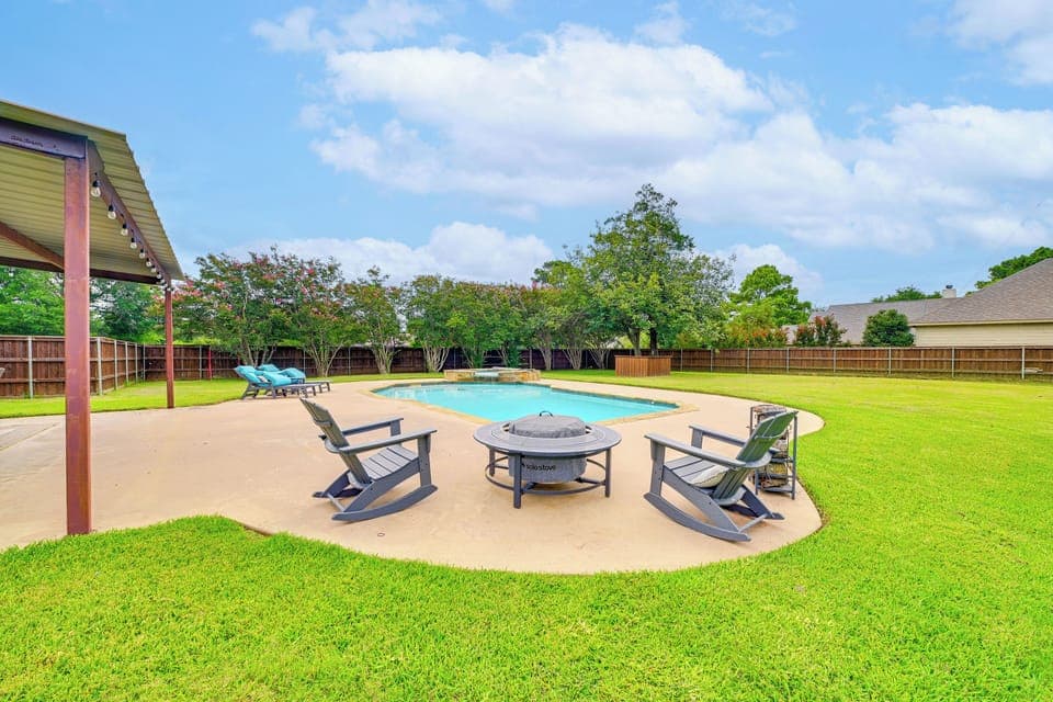 Denison Vacation Rental | 4BR | 2.5BA | 3,600 Sq Ft | 1 Step to Enter