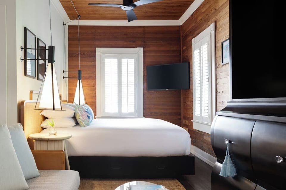 Unit with King bed. Exact unit will be assigned upon arrival. Views, colors, and decor may vary.