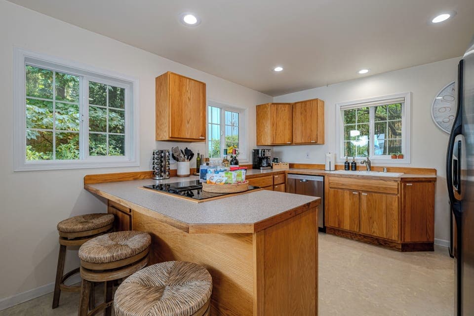 Kitchen | Cooking Basics Supplied | Main Floor