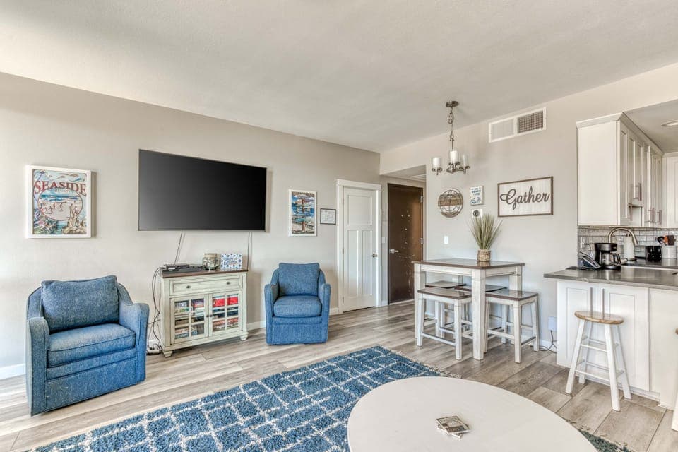 The perfect spot to unwind. Snuggle into comfy chairs, catch a show, or gather with friends after a day out exploring.