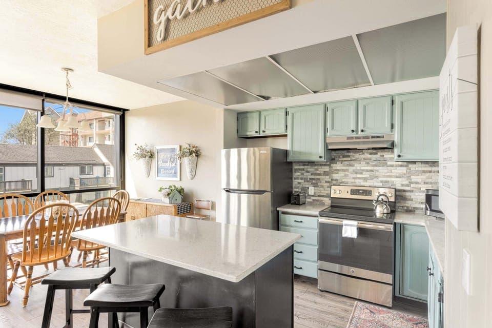 A well stocked kitchen with ample seating for everyone. 