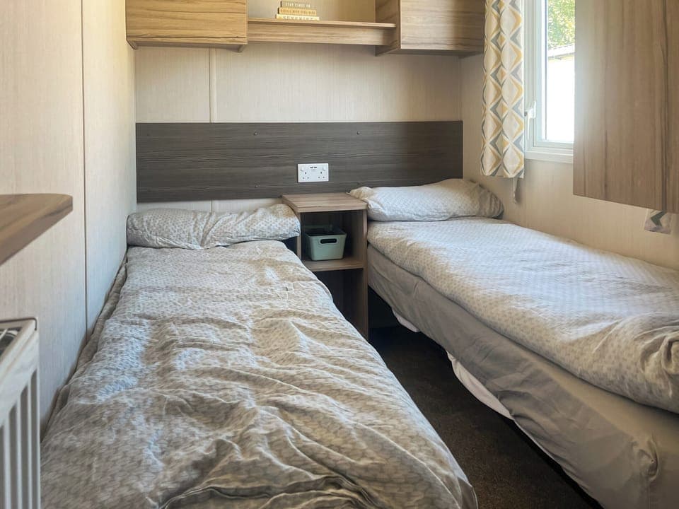 Twin bedroom | Oaks, Porthcawl