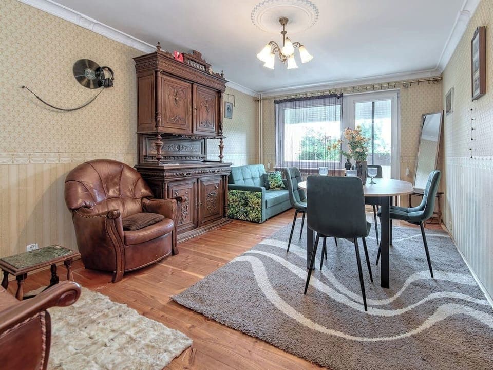 Main Living Area - Book Now with RENTUJEMY.COM