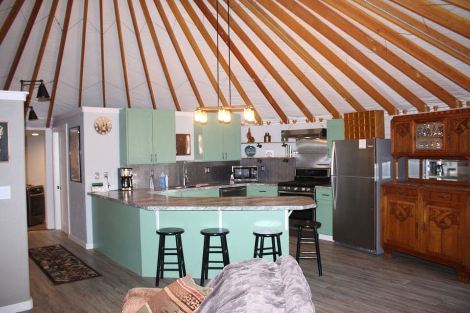 Kitchen/living rooms