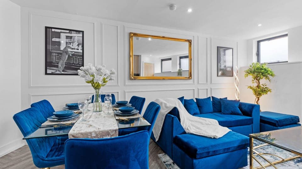 Living Room / Lounge