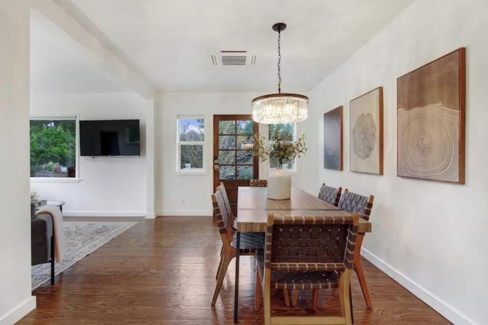 Entrance leads into dining area