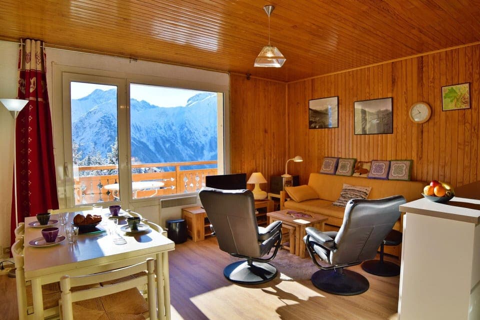 Spacious living room, mountains view with a direct balcony access