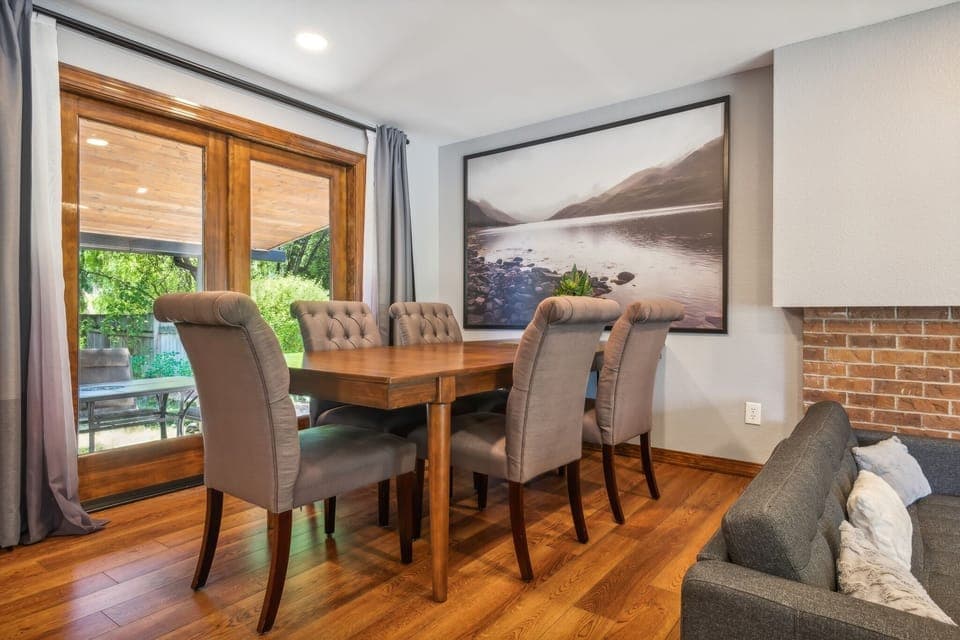 Indoors, Hardwood, Architecture, Building, Dining Room