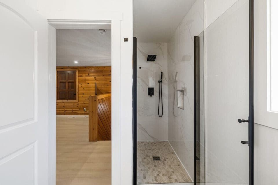 Upstairs Primary Bathroom