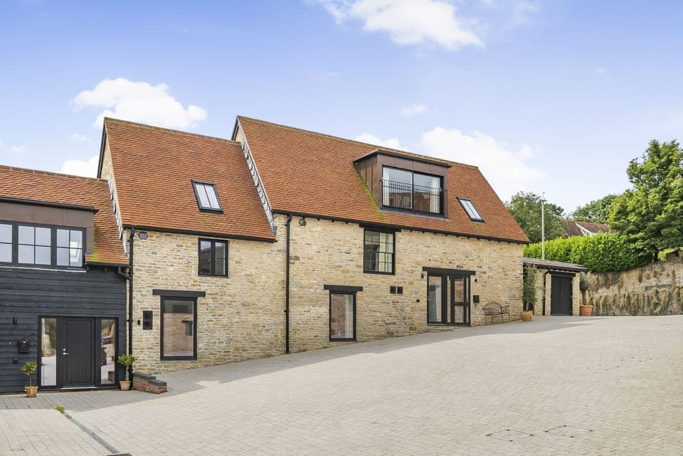 St Mary's Barn, Stalbridge: A bright and contemporary holiday home