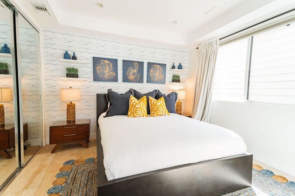 3 Bedroom unit, Bedroom 2, king bed