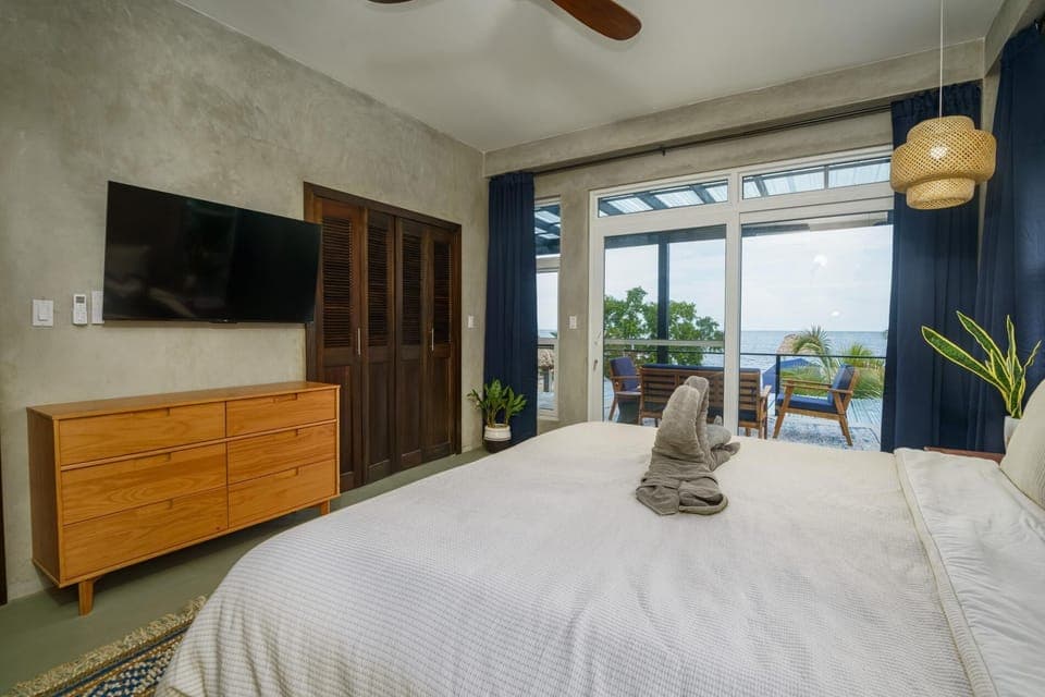 Conmigo Villas South - Oceanfront 3 Bedroom Condo w/ Pool (4066)