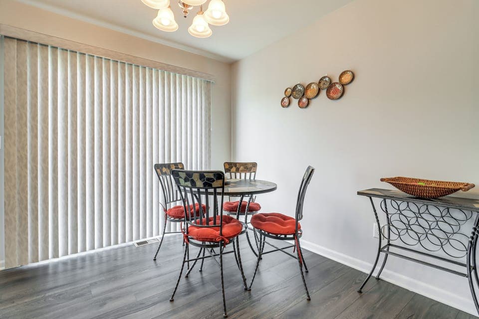 Dining Area | Dishware & Flatware