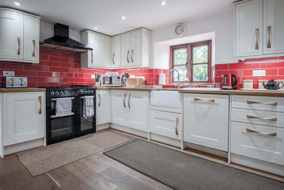 The Stables - 3 Bedroom Cottage - Beavers Hill (23626)