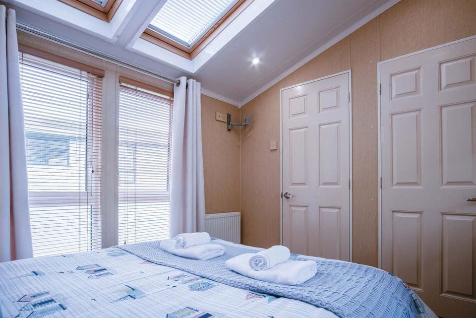 3 Manor Lodge - 2 Bedroom Lodge - Pendine (23770)