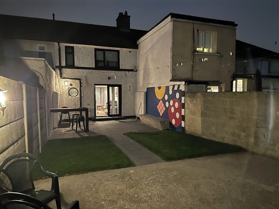 Back garden and bbq area 