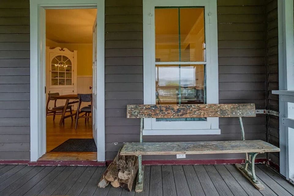 Screened-in Porch