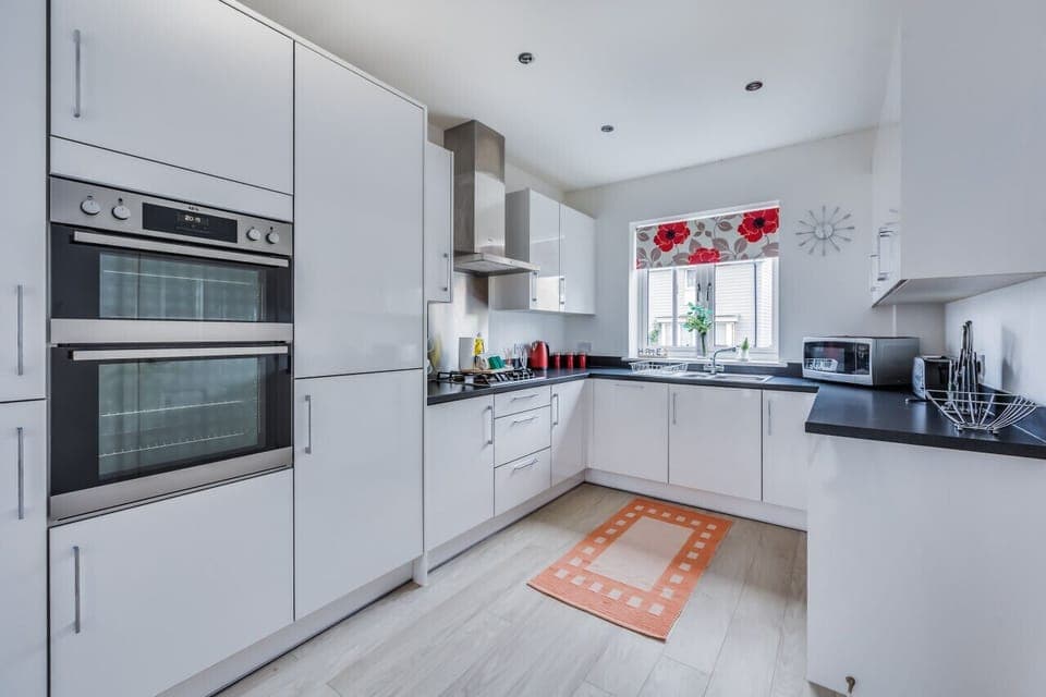 Fully equipped kitchen