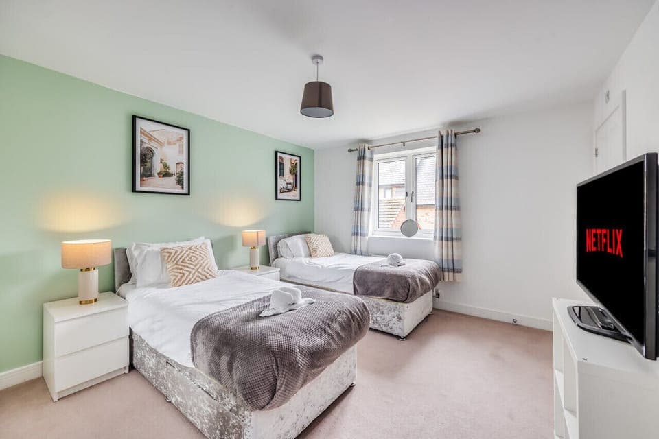 Bedroom 1 has a private en-suite shower and a zip link bed which are configured as two single beds by default or can be zipped together to form a king-size bed upon request.