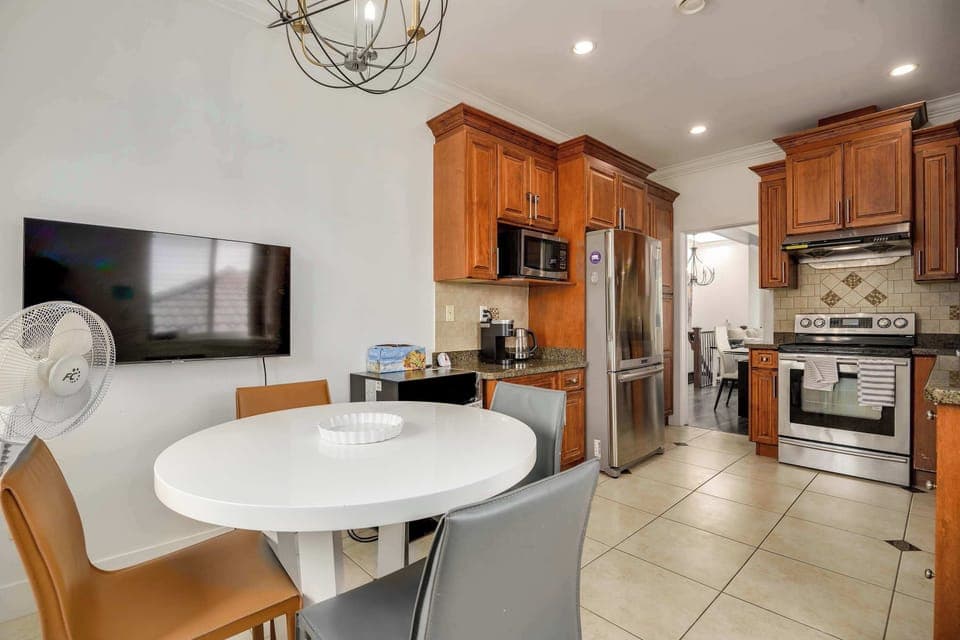 Functional kitchen with a breakfast nook, perfect for casual meals, and all the essentials for a convenient stay.