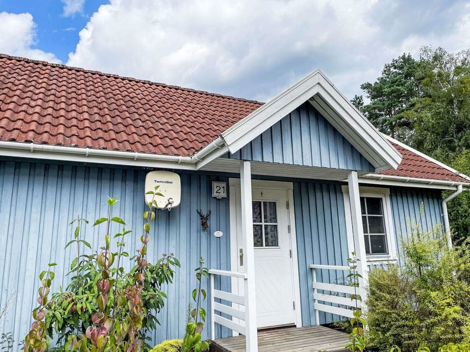Sky, Plant, Building, Window, Tree, Wood, Land Lot, Cottage, House, Landscape