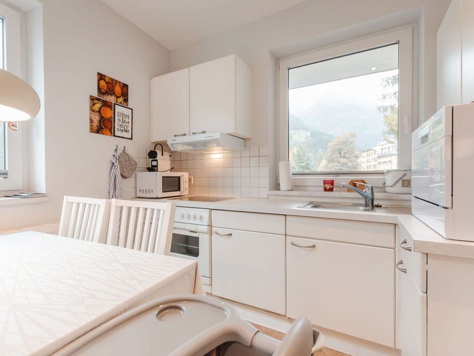 Cabinetry, Sink, Kitchen Sink, Countertop, Tap, Property, Kitchen, Plumbing Fixture, Interior Design, Wood