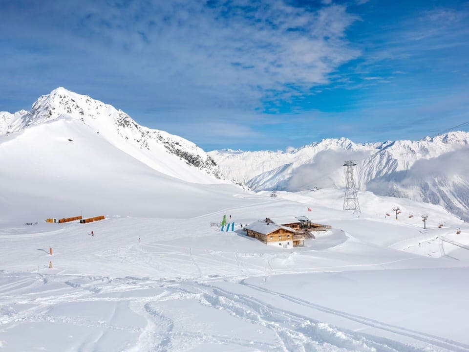 Sky, Cloud, Mountain, Snow, Natural Environment, Slope, Outdoor Recreation, Ice Cap, Freezing, Terrain