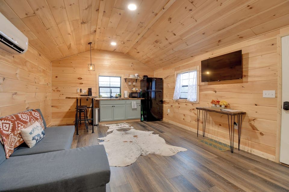 Living Room | Free WiFi | Smart TV | Central A/C | Twin Sleeper Sofa