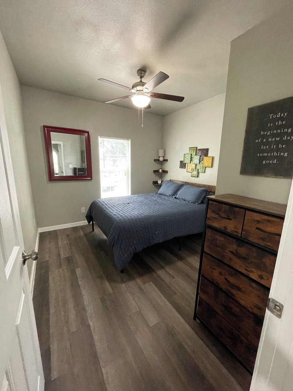 Bed with queen size bed