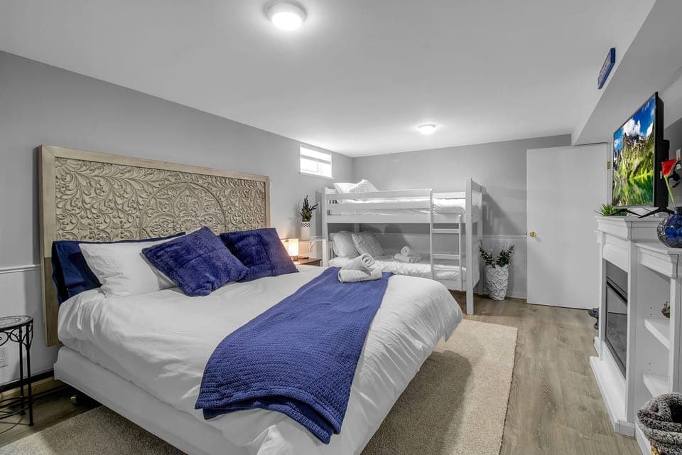 17 bedroom 5 lower level king bed and twin bunks smart tv and fireplace