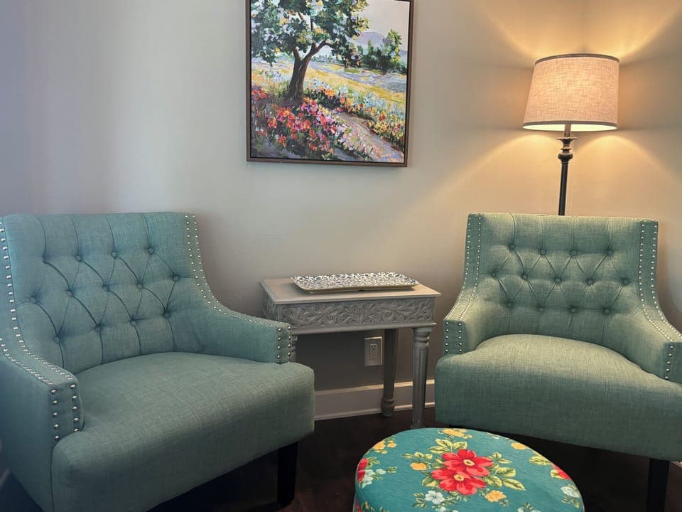 Hurkle Durkle Nook-enjoy your morning coffee with a peek a boo view of the Lake!