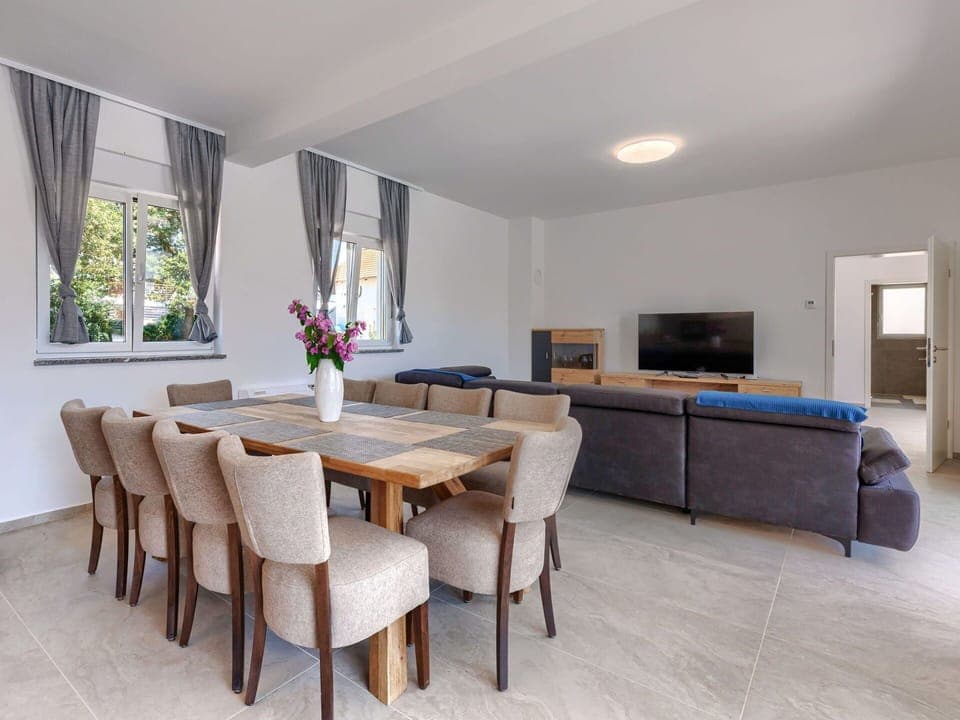 Sky, Property, Table, Furniture, Plant, Building, Chair, Interior Design, Shade, Tableware