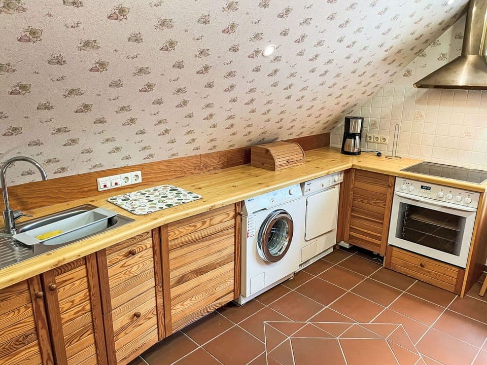 Countertop, Cabinetry, Furniture, Property, Kitchen, Wood, Kitchen Stove, Drawer, Building, Interior Design