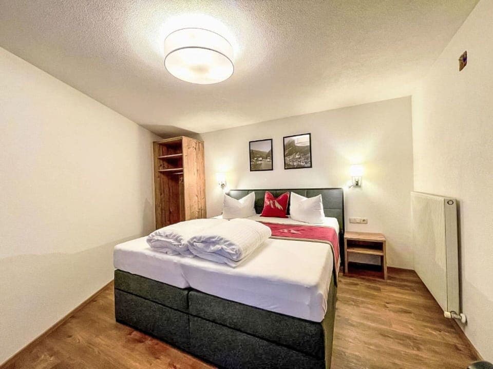 Table, Furniture, Property, Building, Wood, Interior Design, House, Floor, Flooring, Chair