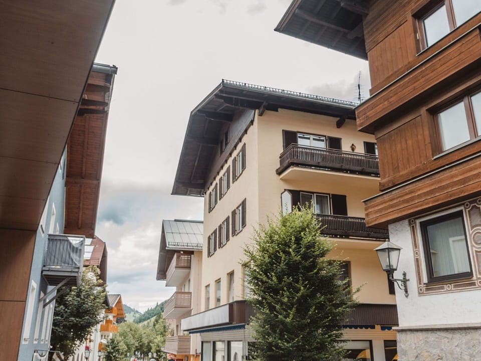 Property, Window, Building, Sky, Plant, Cloud, Urban Design, Tree, Condominium