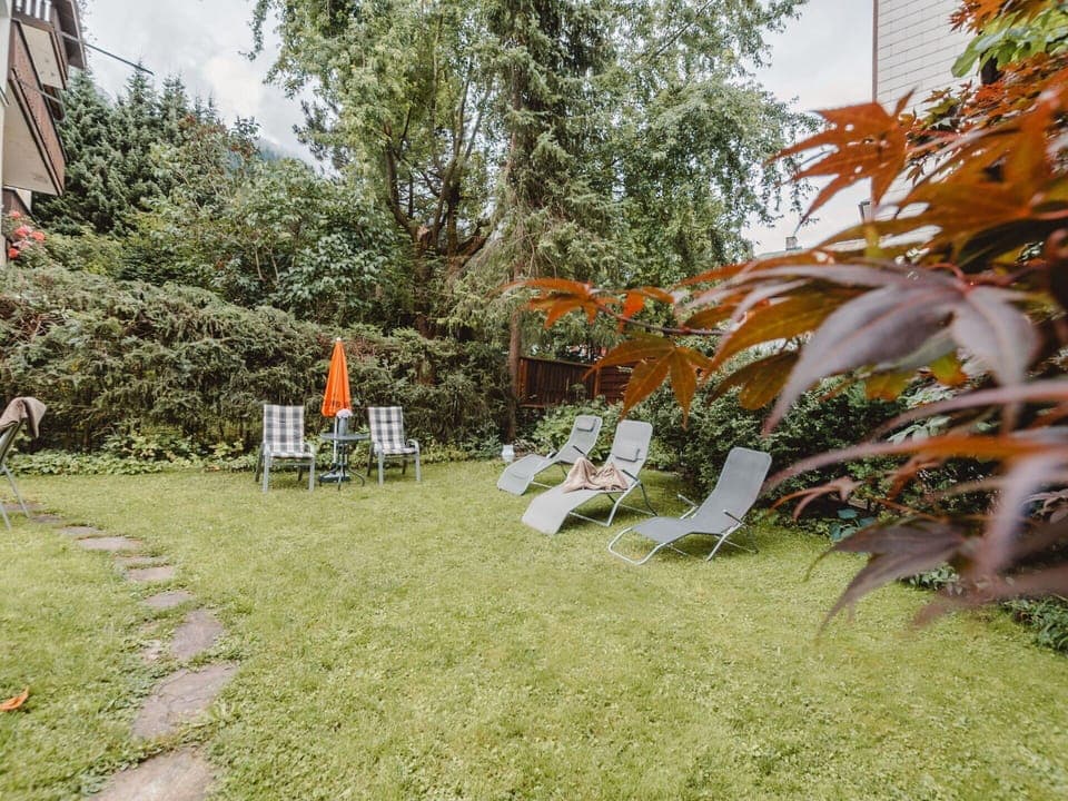 Plant, Plant Community, Sky, Tree, Natural Landscape, Grass, Landscape, Shrub, Terrestrial Plant, Groundcover