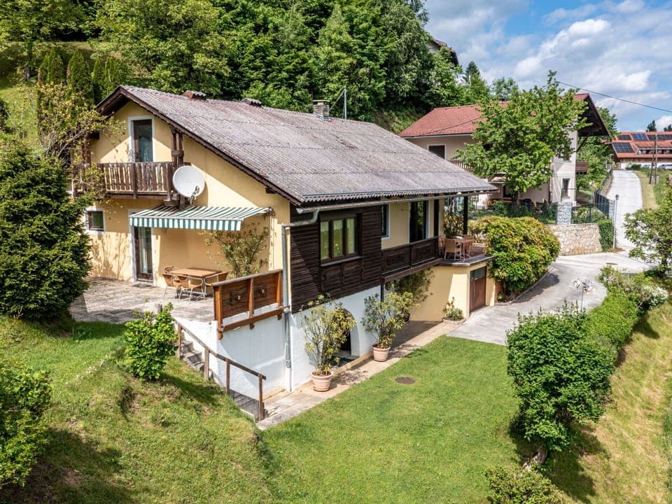 Building, House, Roof, Residential Area, Home, Cottage, Shrub, Rural Area, Human Settlement