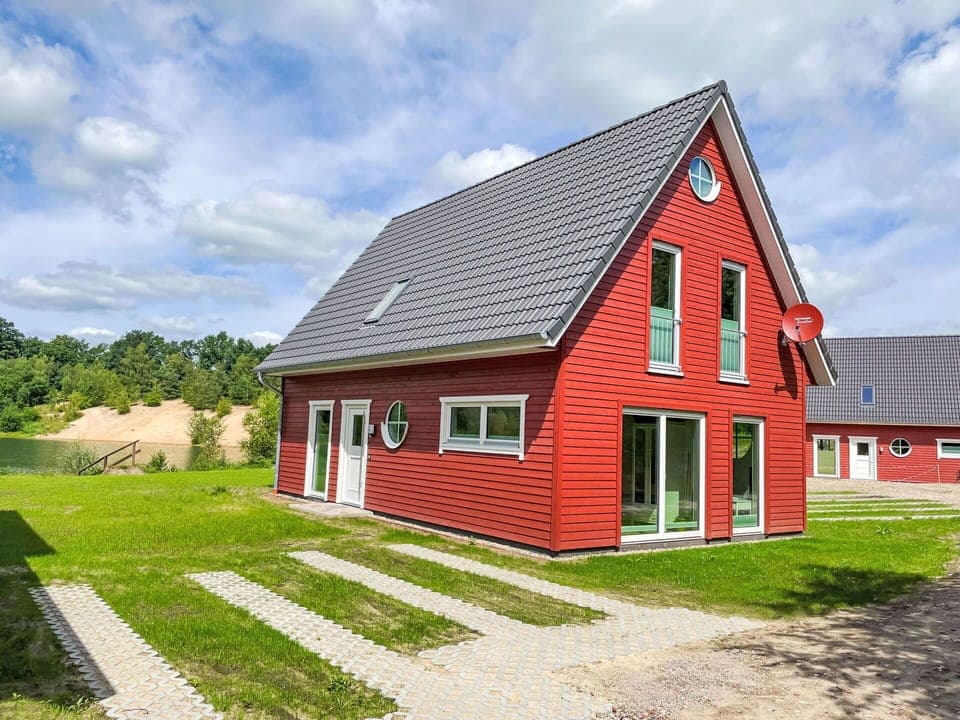 Sky, Plant, Cloud, Building, Window, Tree, Natural Landscape, Land Lot, House, Cottage