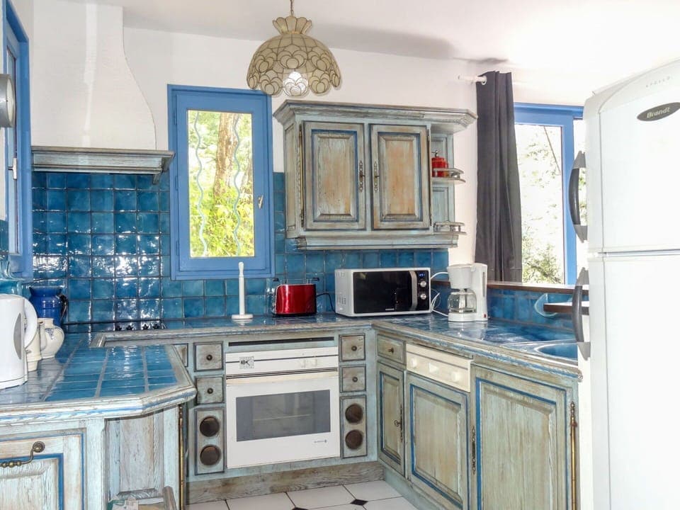 Sky, Snow, Mountain, Building, World, Slope, House, Natural Landscape, Freezing, Landscape