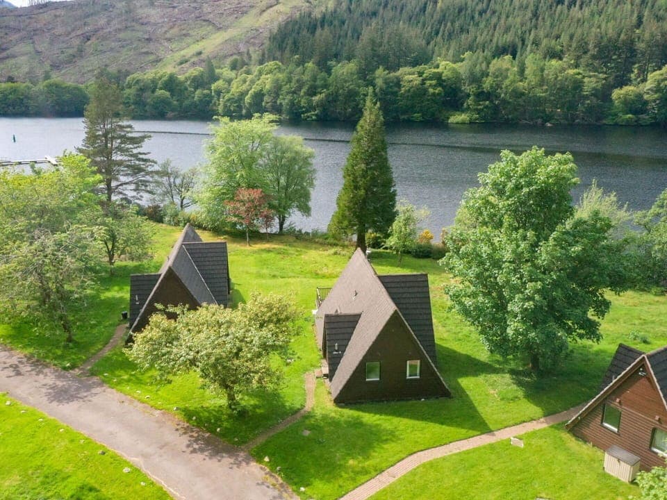 Sky, Snow, Mountain, Building, World, Slope, House, Natural Landscape, Freezing, Landscape
