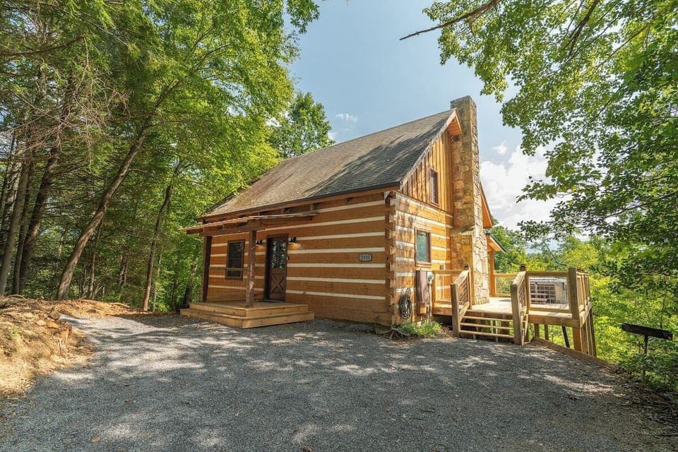 Gorgeous Exterior Of Cabin!